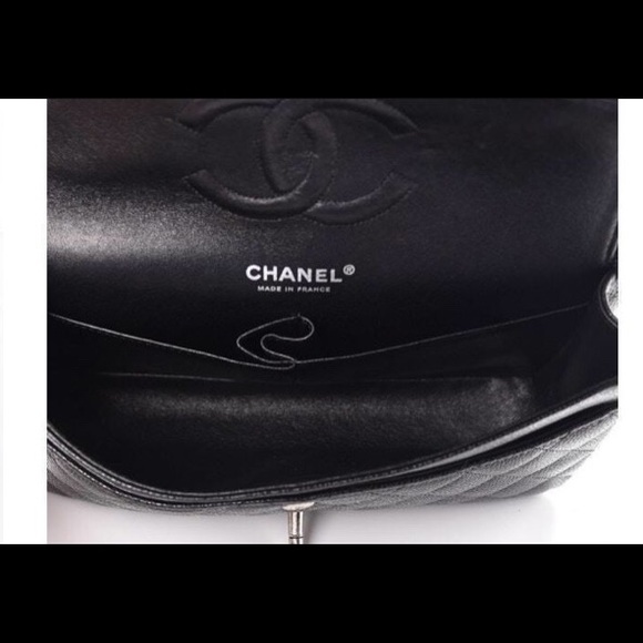 💯 Authentic Chanel handbag with silver chain. - Picture 5 of 7